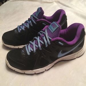 Women’s Nike sneakers